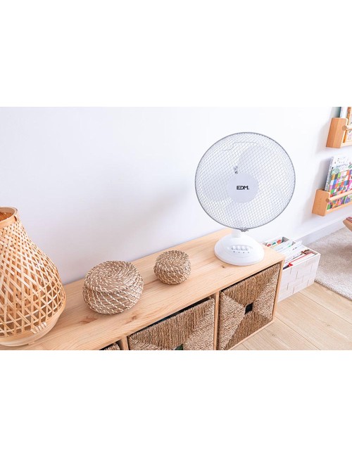 Ventilador de sobremesa. color blanco. potencia: 35w 53,4 db aspas: ø30 x 48 cm
