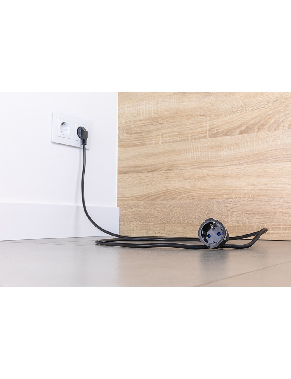 Prolongador con 1 toma 2p+t 16a 250v~ 1 m de cable h05vv-f 3g1,5mm, negro