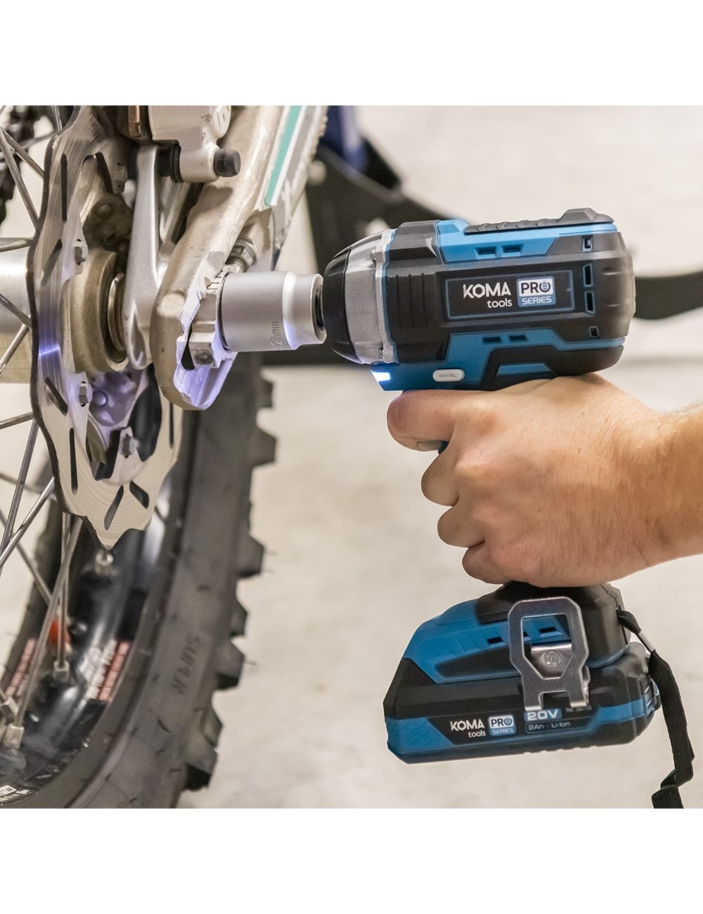 Llave de impacto 20 v brushless 280 nm (sin batería ni cargador)