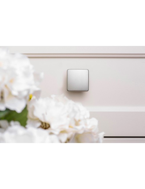 Blister con 4 pomos metálicos para mueble, con acabado aluminio mod. 782 37x37mm rei