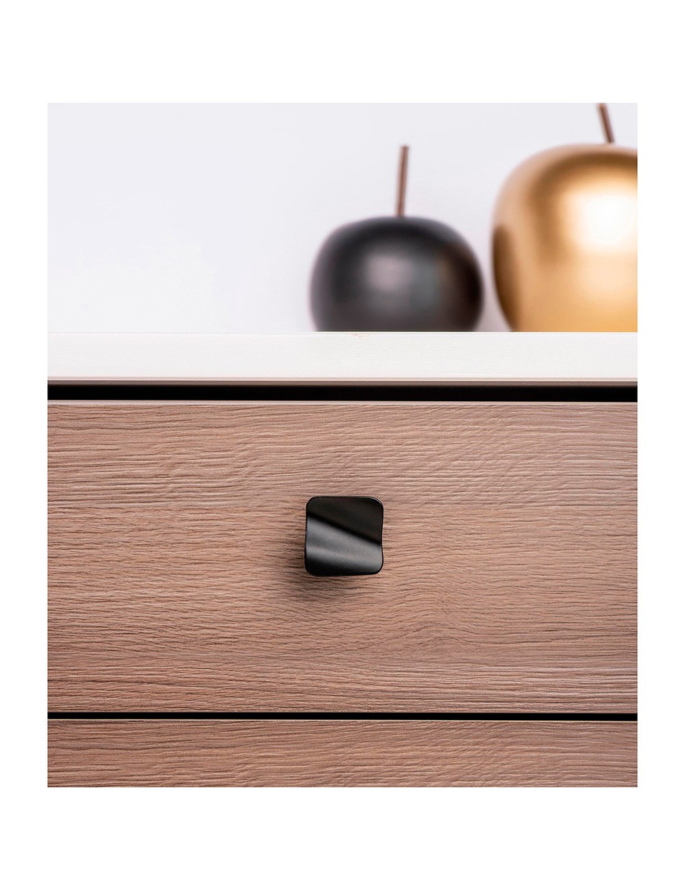 Blister con 4 pomos metálicos para mueble, con acabado negro mate mod. 749 32x31mm rei