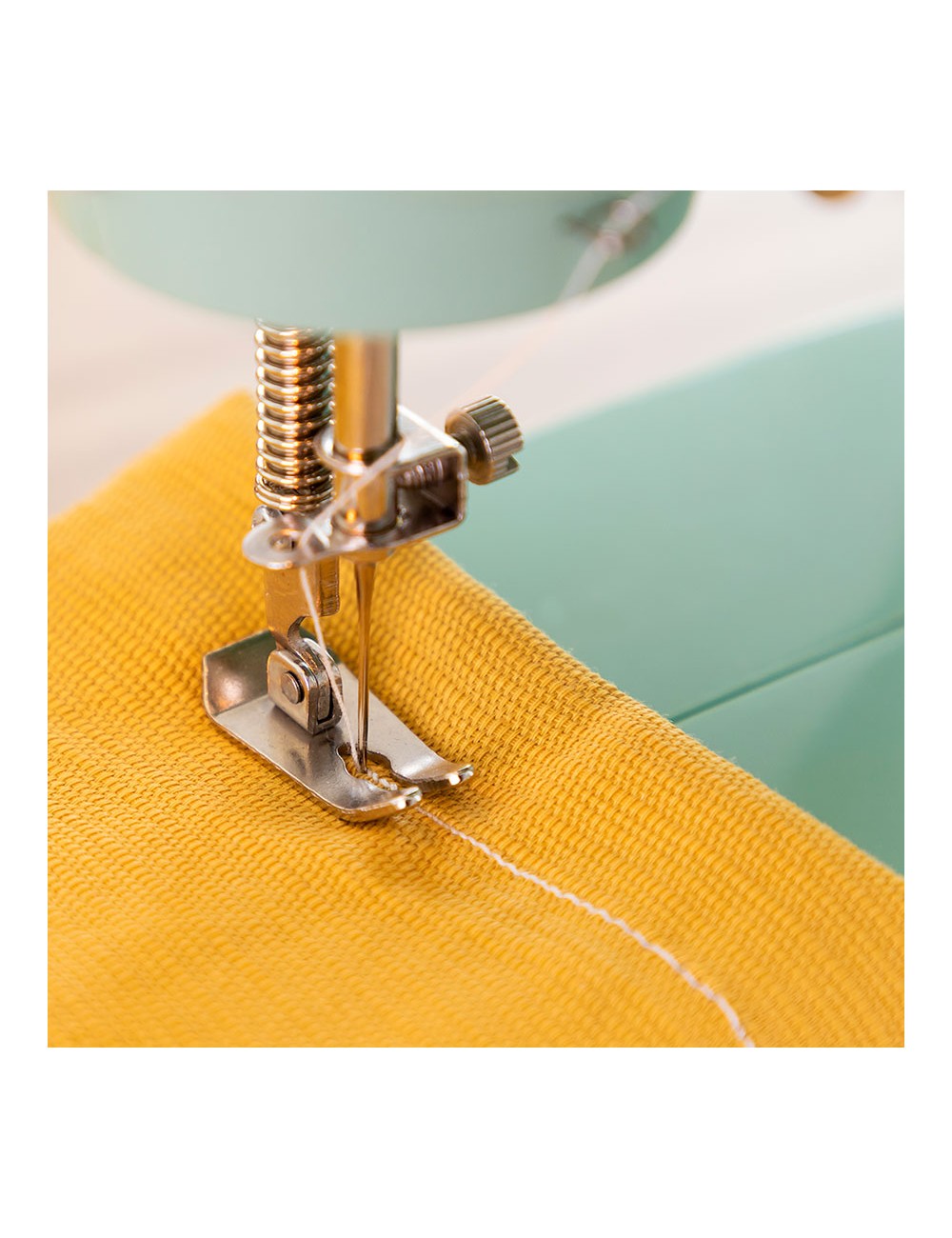 Mini máquina de coser portátil v0103326 innovagoods