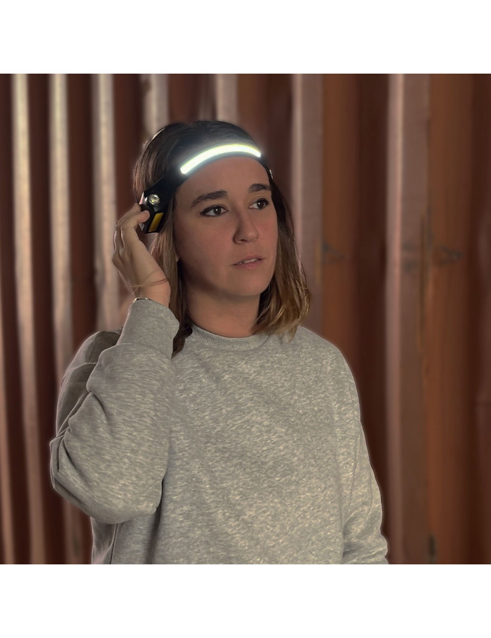 Linterna frontal con sensor recargable