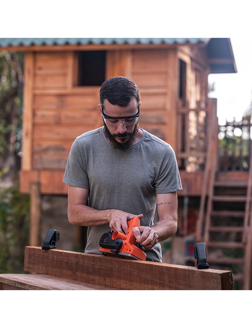 Cepillo eléctrico 710w bew712-qs black+decker