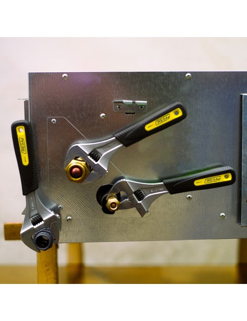 Llave ajustable de gran apertura de 6" y 8" irega. expositor de 12 unidades