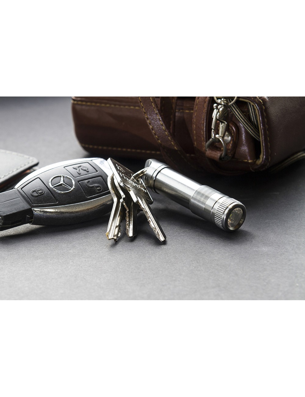 Micro linterna llavero aaa