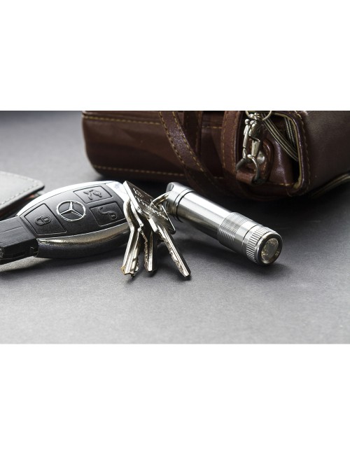 Micro linterna llavero aaa