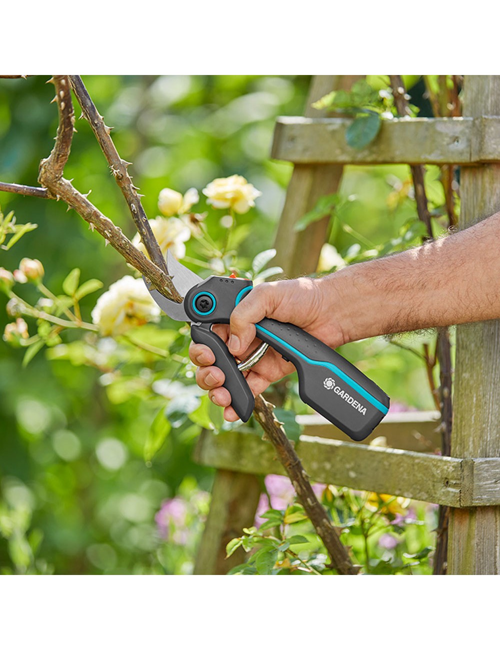 Tijera de podar de batería para jardín assistcut 12222-20 gardena