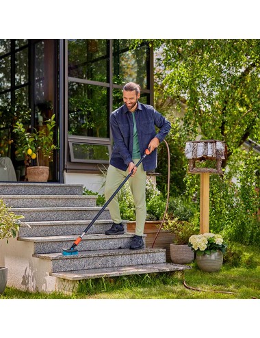 Cepillo de cerdas duras triangular flex cleansystem para limpieza de superficies duras y rincones 18814-20 gardena