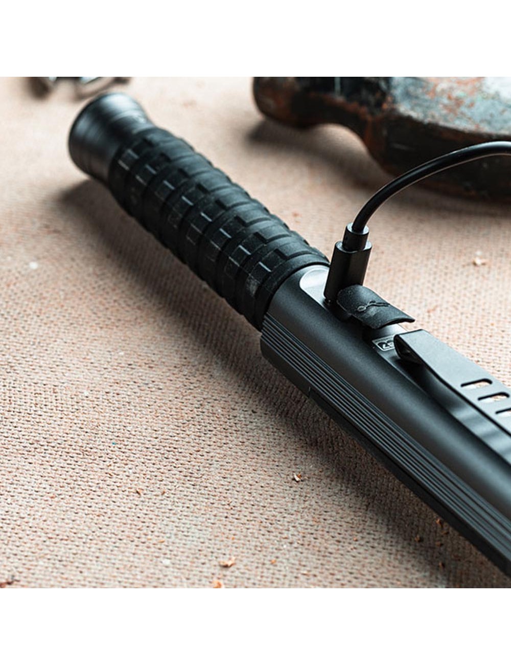 Linterna big larry pro+. lámpara+cob recagable por la compra de 6 unidades un expositor de regalo