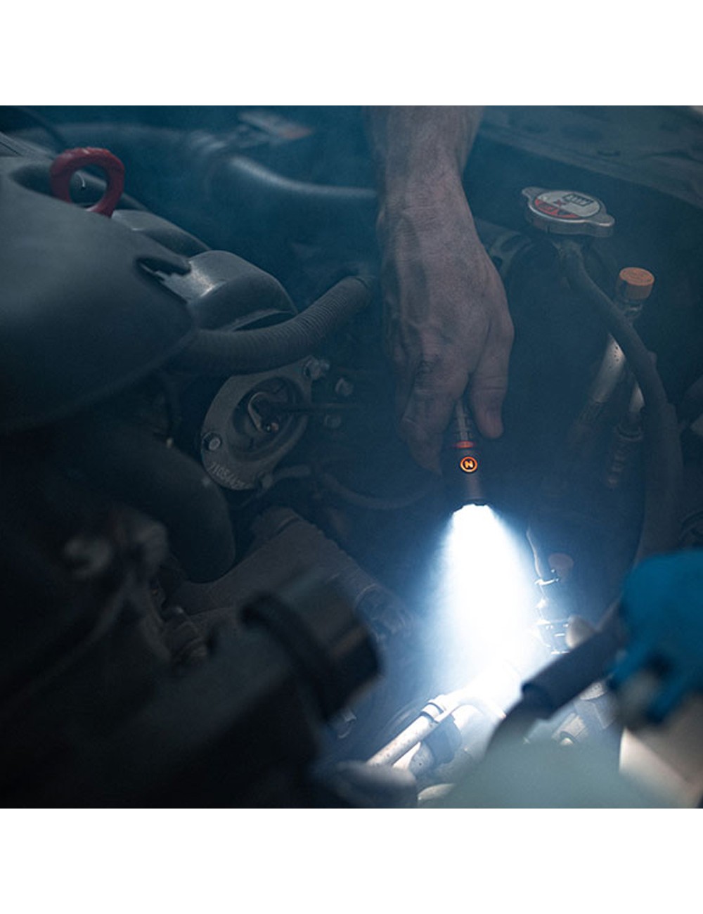 Linterna torchy 2k. compacta recargable por la compra de 6 unidades un expositor de regalo