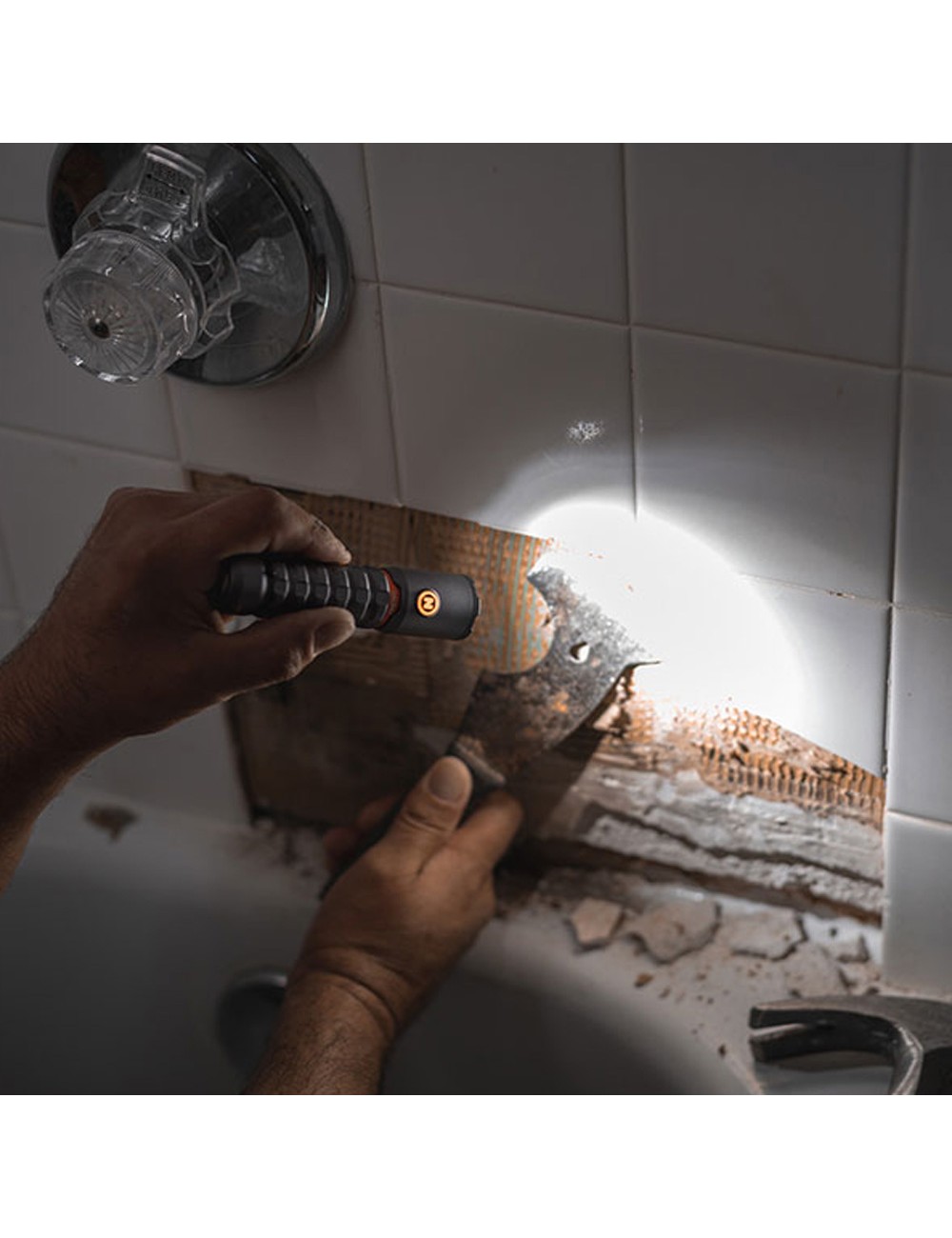 Linterna torchy 2k. compacta recargable por la compra de 6 unidades un expositor de regalo