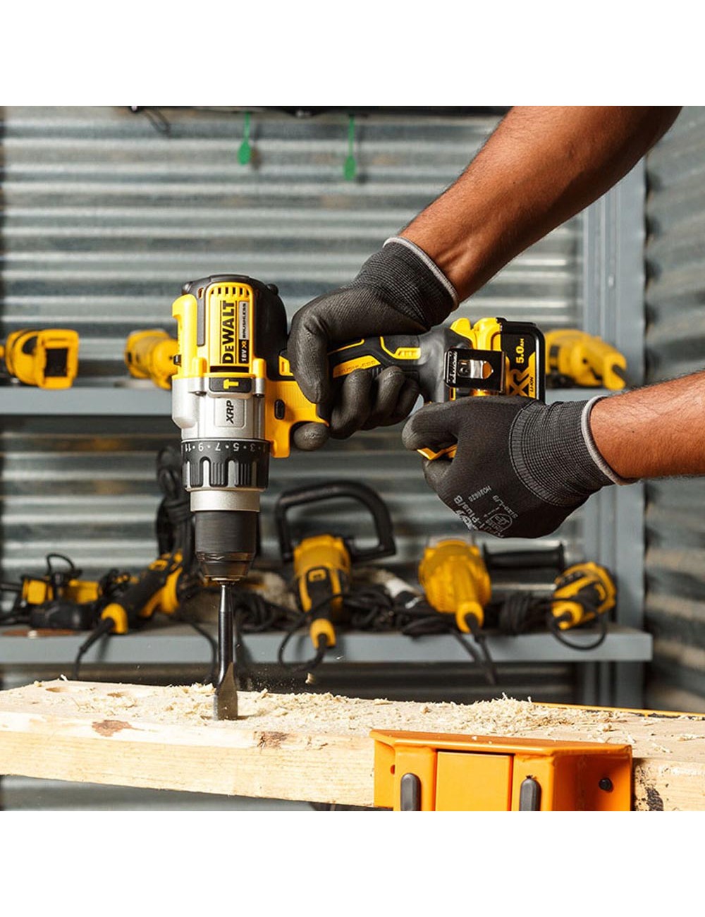 Taladro percutor sin escobillas xr 18v xrp 13mm 95nm con 2 baterías li-ion 5ah y maletín tstak dcd996p2-qw dewalt