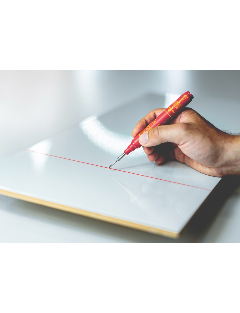 Marcador permanente de tinta para agujeros profundos rojo