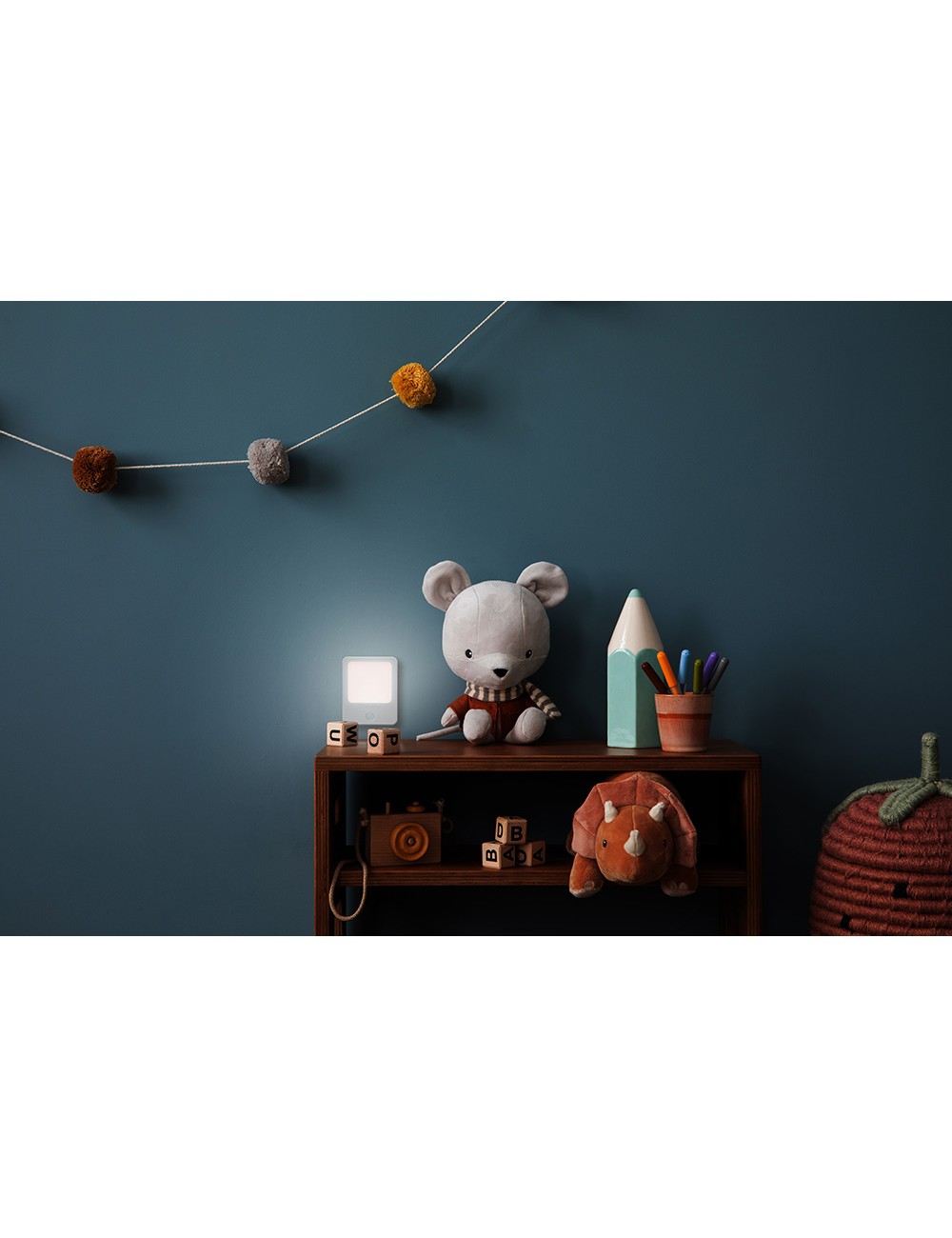 Piloto de noche con sensor de movimiento y enchufe