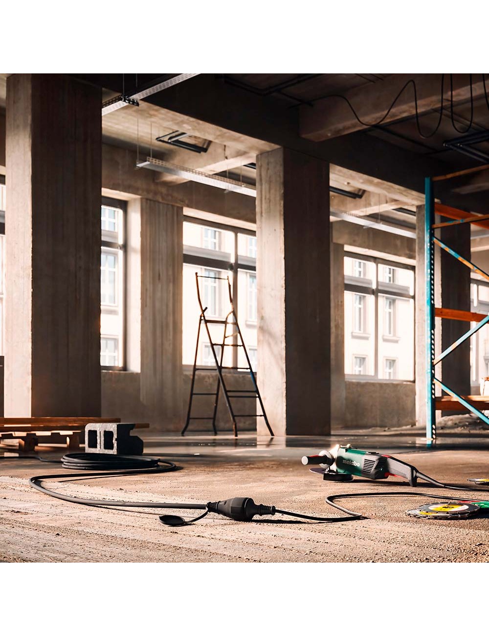 Prolongador profesional 20 m, ip44, h07rn-f 3 g 2,5 mm, 1 toma con tapa, 16 a 250 v~, negro